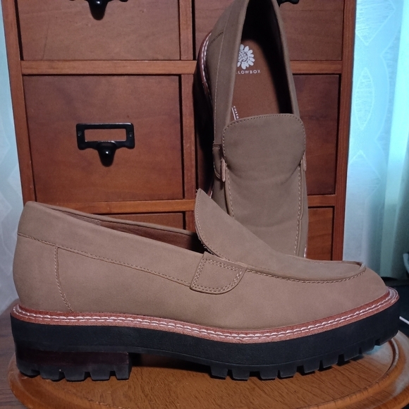 NWOT Yellow Box Men\'s Tan Loafers_7.5 main image 6